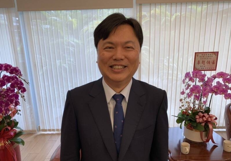 宜蘭大學今天舉行「第七任校長就職暨新任主管布達典禮」，由原學術副校長陳威戎獲教育部核定聘任。