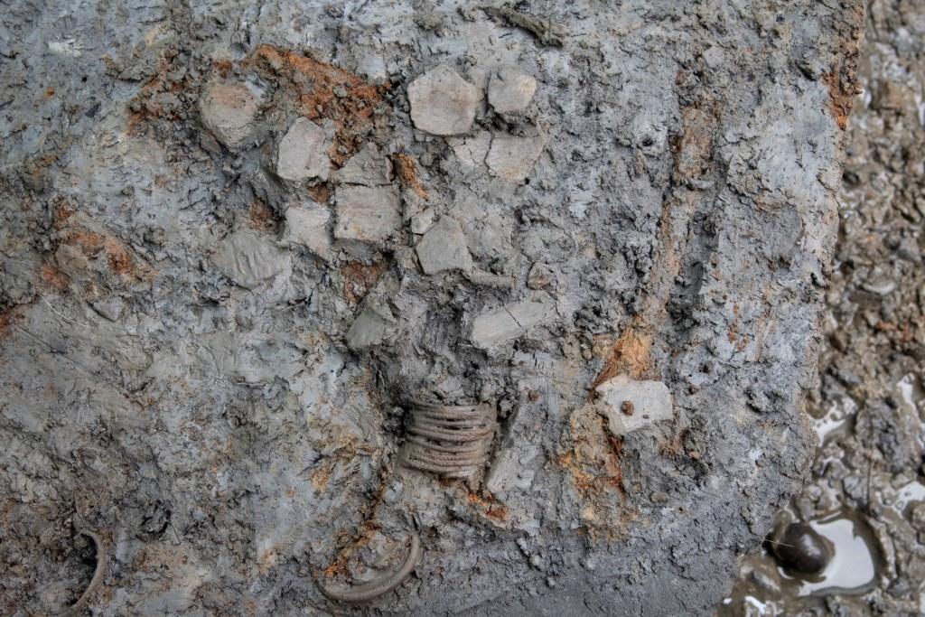 「宜蘭農校遺址」近期出土的生態遺留，共有3處墓葬、3具人骨，是繼2006年發現7具人骨後的第二次重大發現。圖／國立宜蘭大學提供