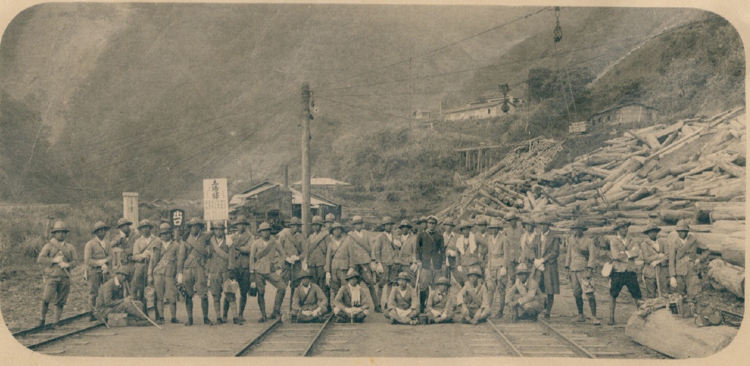 1925年（大正14）宜蘭地方人士提出，宜蘭為東海岸農產物集散地，子弟升學需求、及培養農林人才以開發地方產業等理由，請求臺北州當局設立農林學校，結果獲得臺北州廳的贊同。另一方面，宜蘭擁有農業豐沃的蘭陽平原與林業興盛的太平山，也是左右臺北州政府進行決策時的優勢。基於這些因素，1926年（大正15）臺灣總督府認可臺北州新設宜蘭農林學校的申請案。